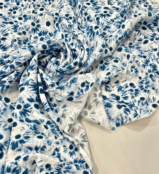 Stacy: Crêpe viscose effet peinture florale