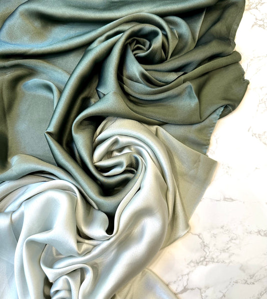 AIKO: Satin dégradé effet lavé nuance kaki-vert bardane