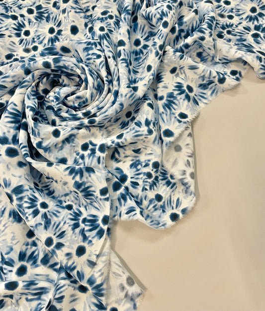 Stacy: Crêpe viscose effet peinture florale