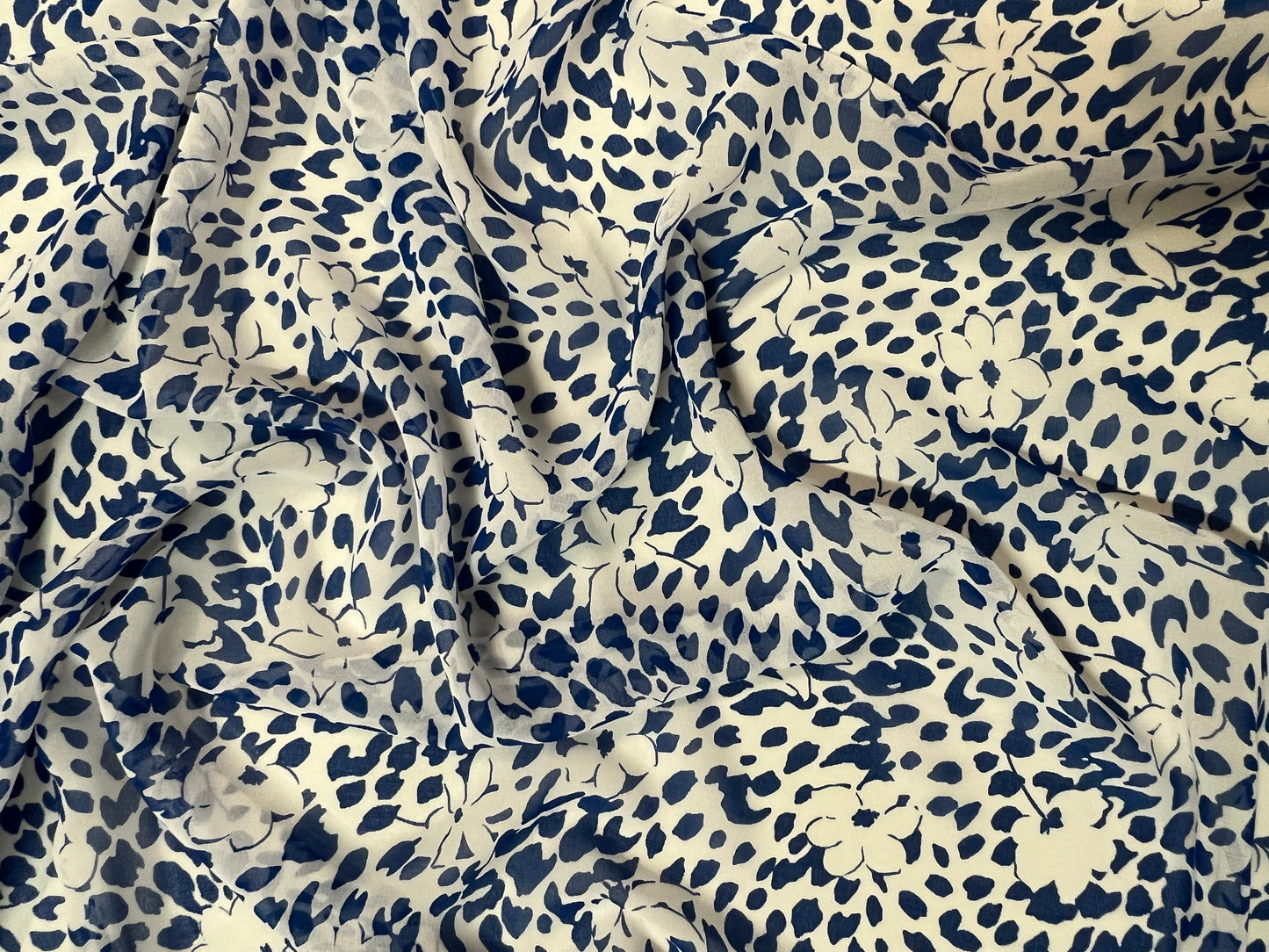 COUPON : CRÊPE GEORGETTE  à fleure bleu