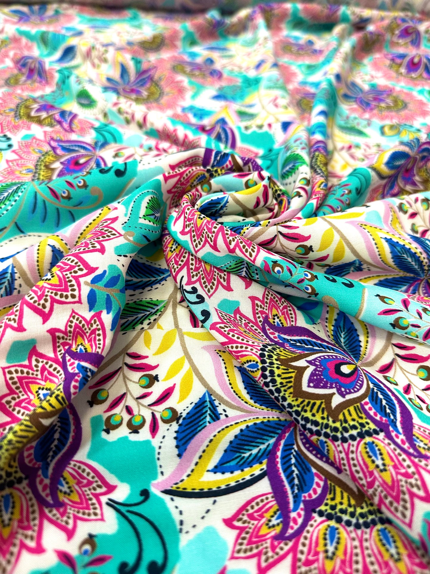 IVA: Popeline de viscose imprimé floral