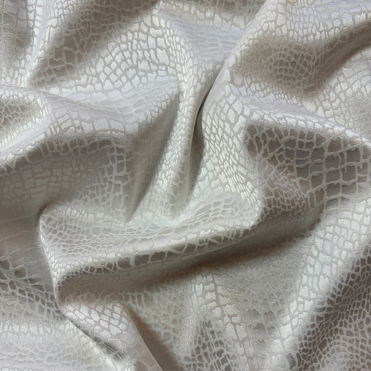 YSÉE : Satin de soie jacquard effet peau de reptile