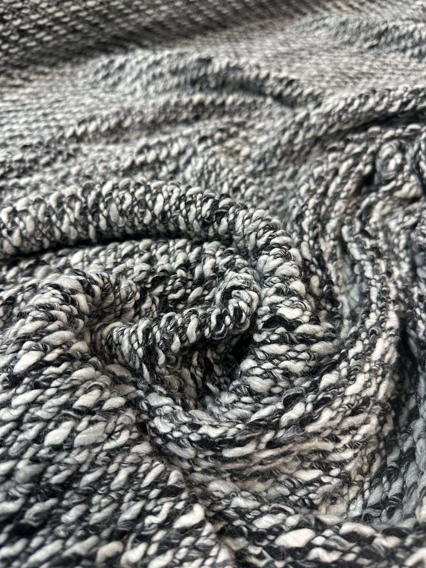 MILEYDI: Laine tricot chiné noir et blanc