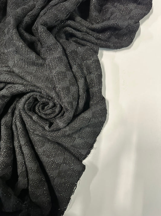 APOLON: Geometric jacquard with lurex accents