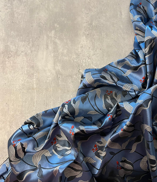 GIGLIO: Jacquard brillant bleu fleuris petite touche orangé