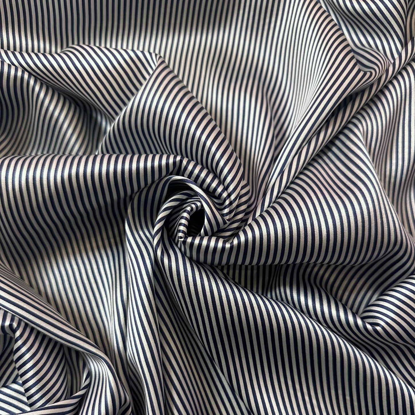 AMIU: Satin de soie rayures iconique