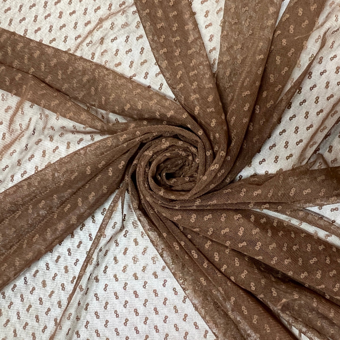 CHOCO : Tulle imprimé de petits nœuds papillon marron