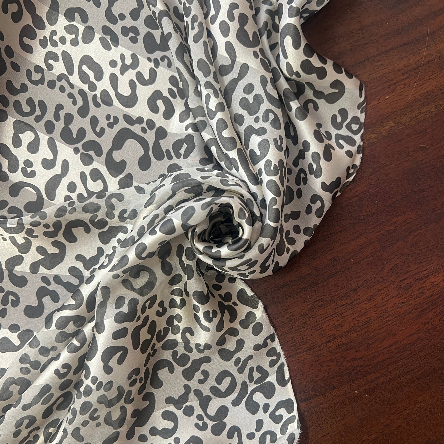 EVA : Bande satin imprimée motif léopard