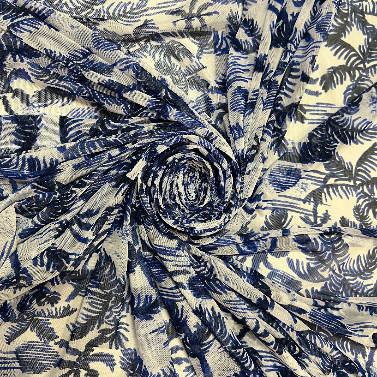 MIRAGE : Tulle imprimé motif palmier bleu et noir