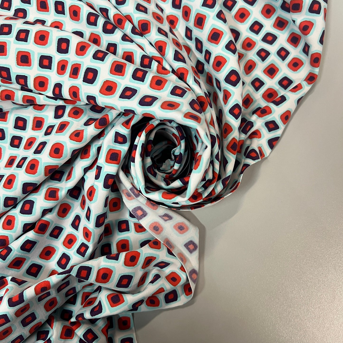 COUPON : MAILLE IMPRIMÉE MOTIF GÉOMÉTRIQUE