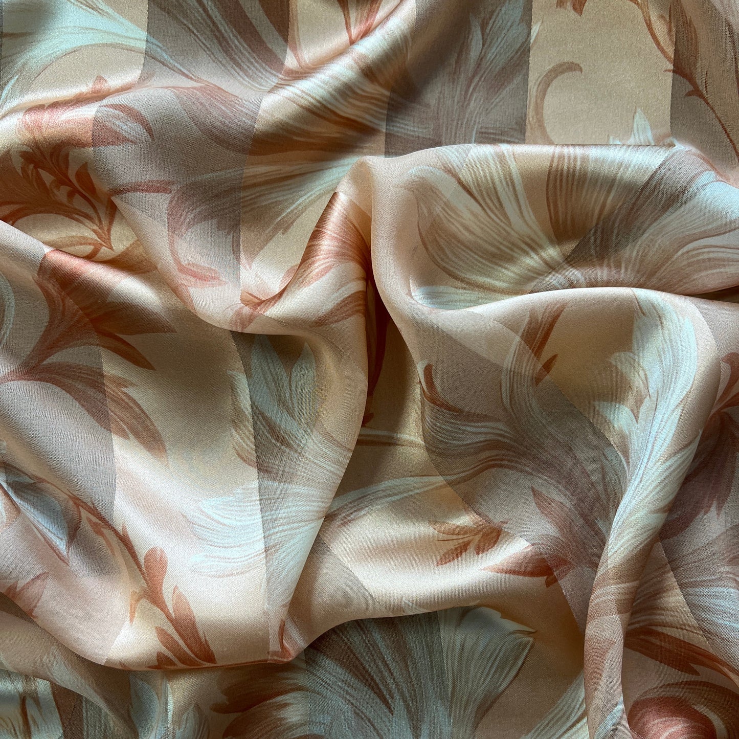 Zoe:bande satin à motifs fleurs de lis