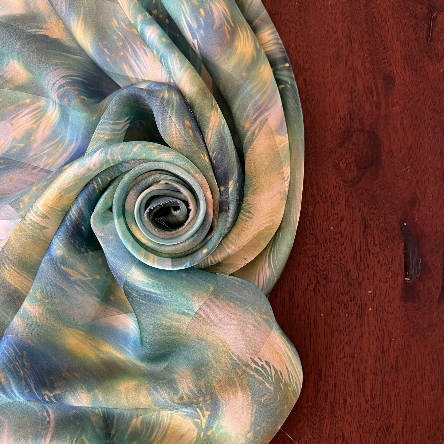 CASSANDRA : Bande satin imprimé floral artistique effet aquarelle