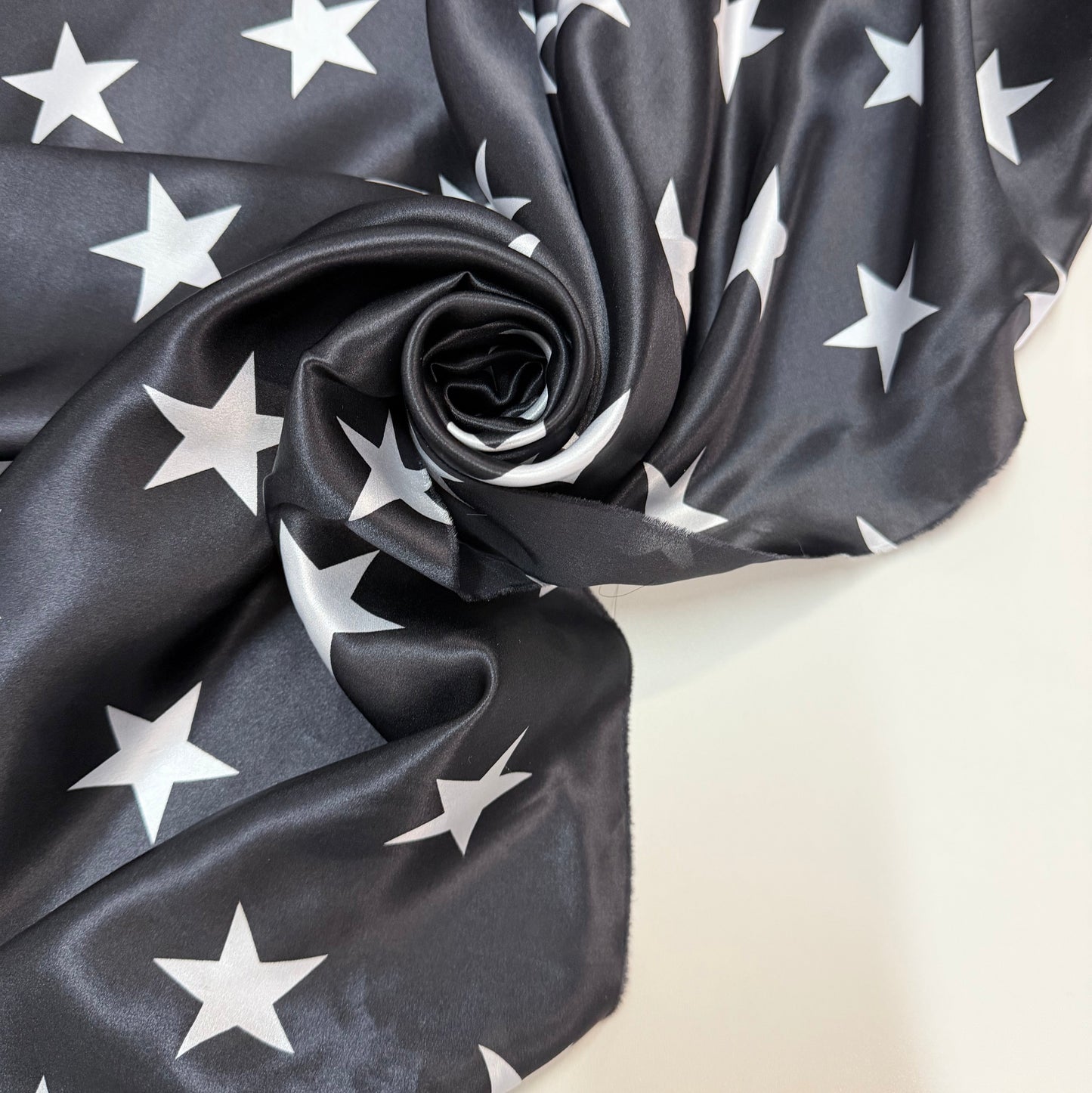 RAÏNA : Satin de soie étoilé