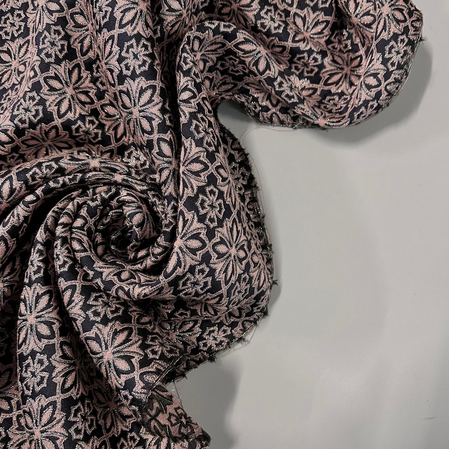 PETRYS : Brocard couture structuré à motif floral