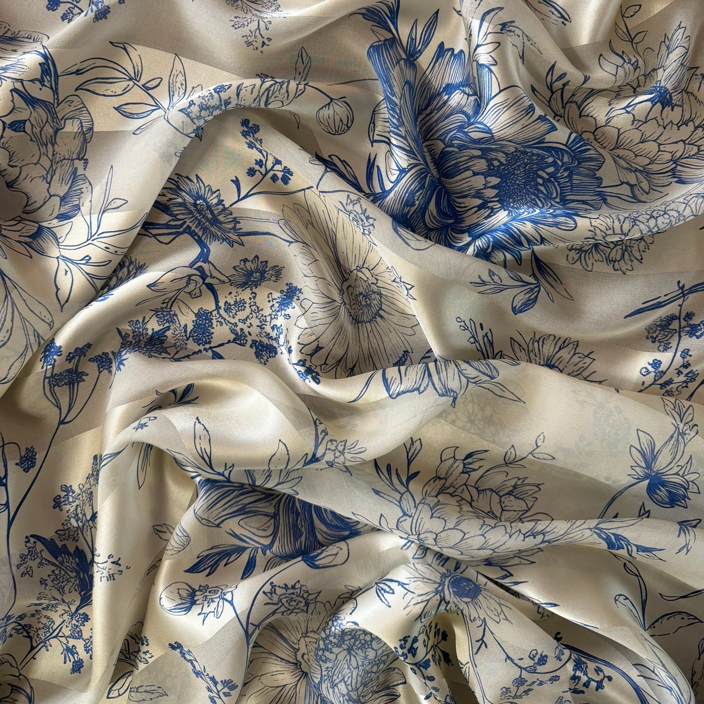 VICTOIRE : Bande satin imprimé floral botanique effet porcelaine