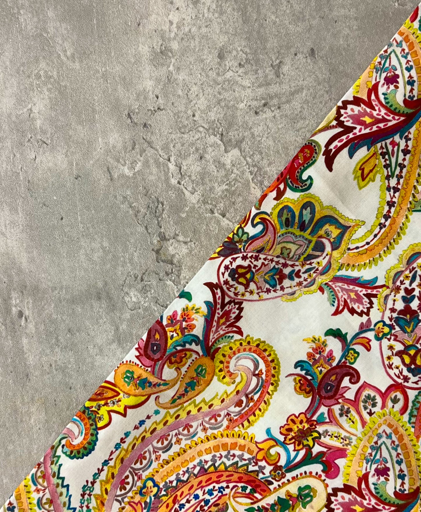 NIDO: Viscose imprimé motifs cachemire multicolores