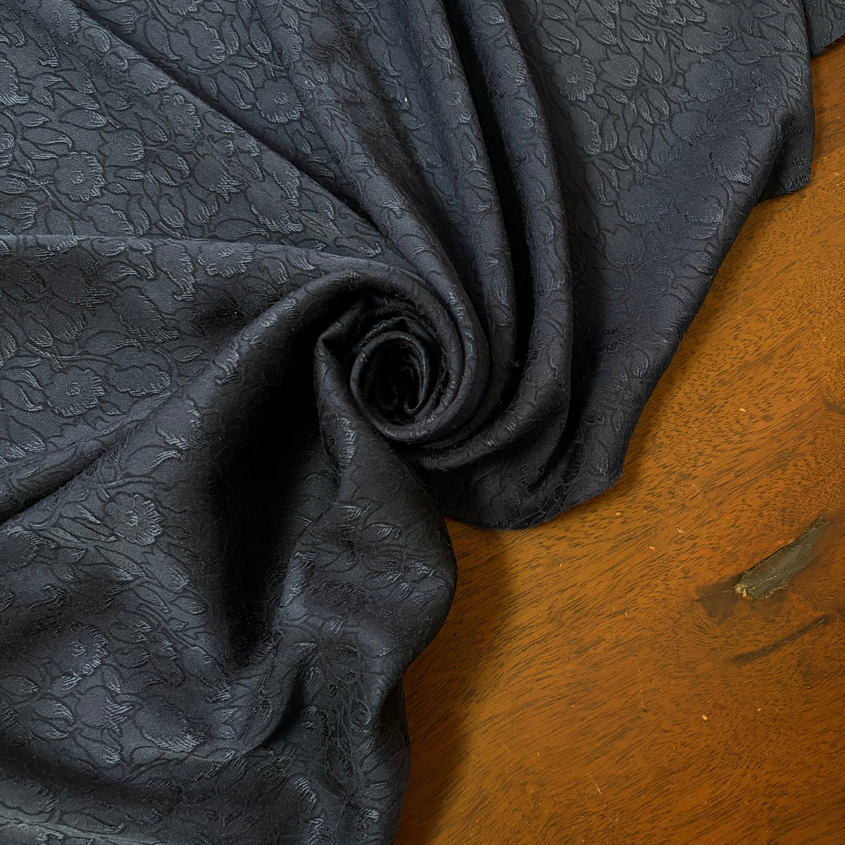 CALYPSO : Jacquard de soie floral noir