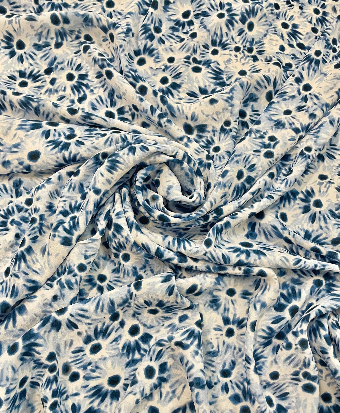 Stacy: Crêpe viscose effet peinture florale