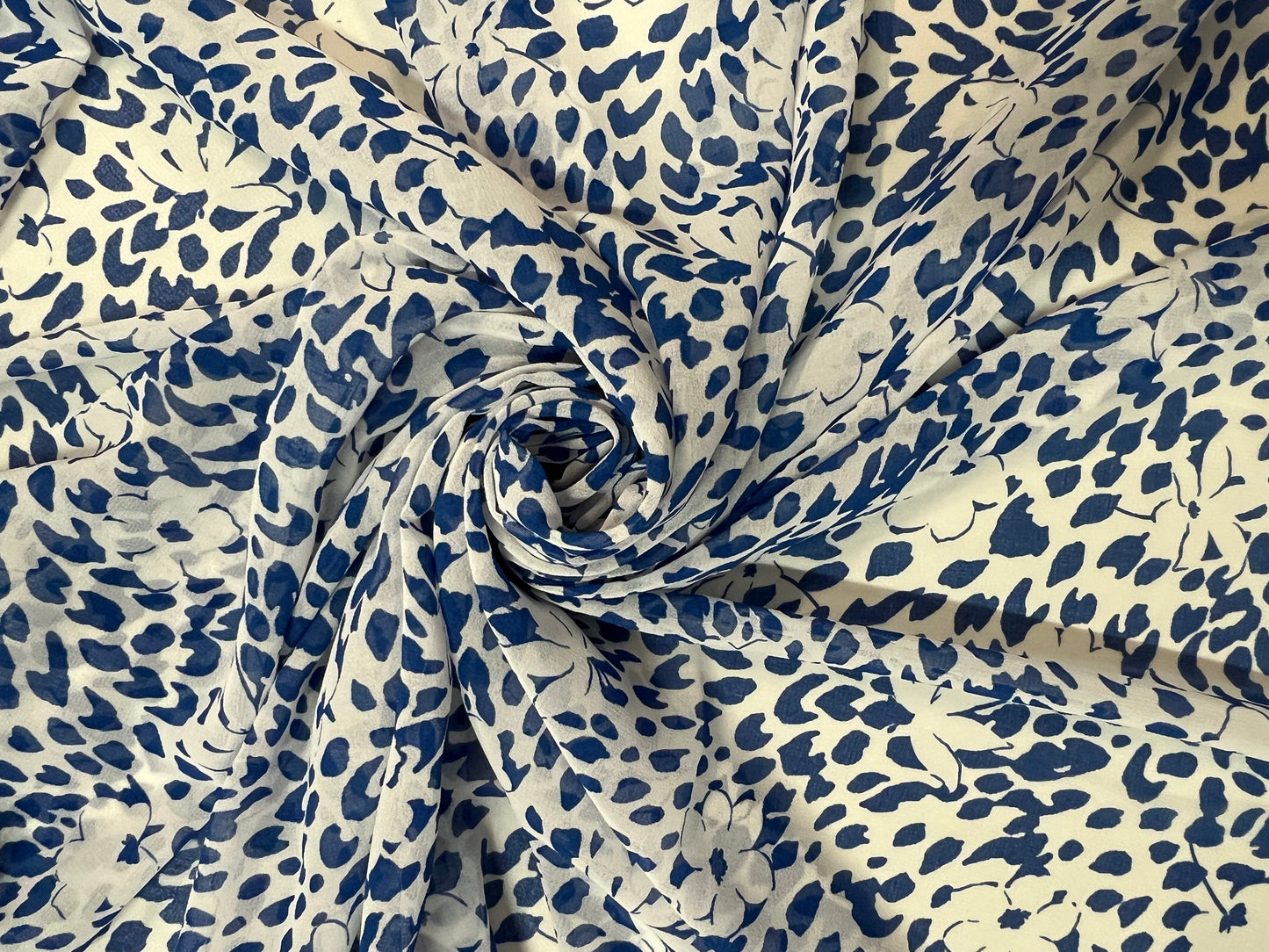 COUPON : CRÊPE GEORGETTE  à fleure bleu