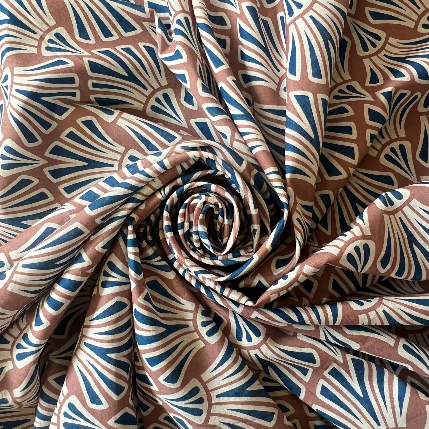 AGLAÉ: Cotton poplin with a geometric floral print