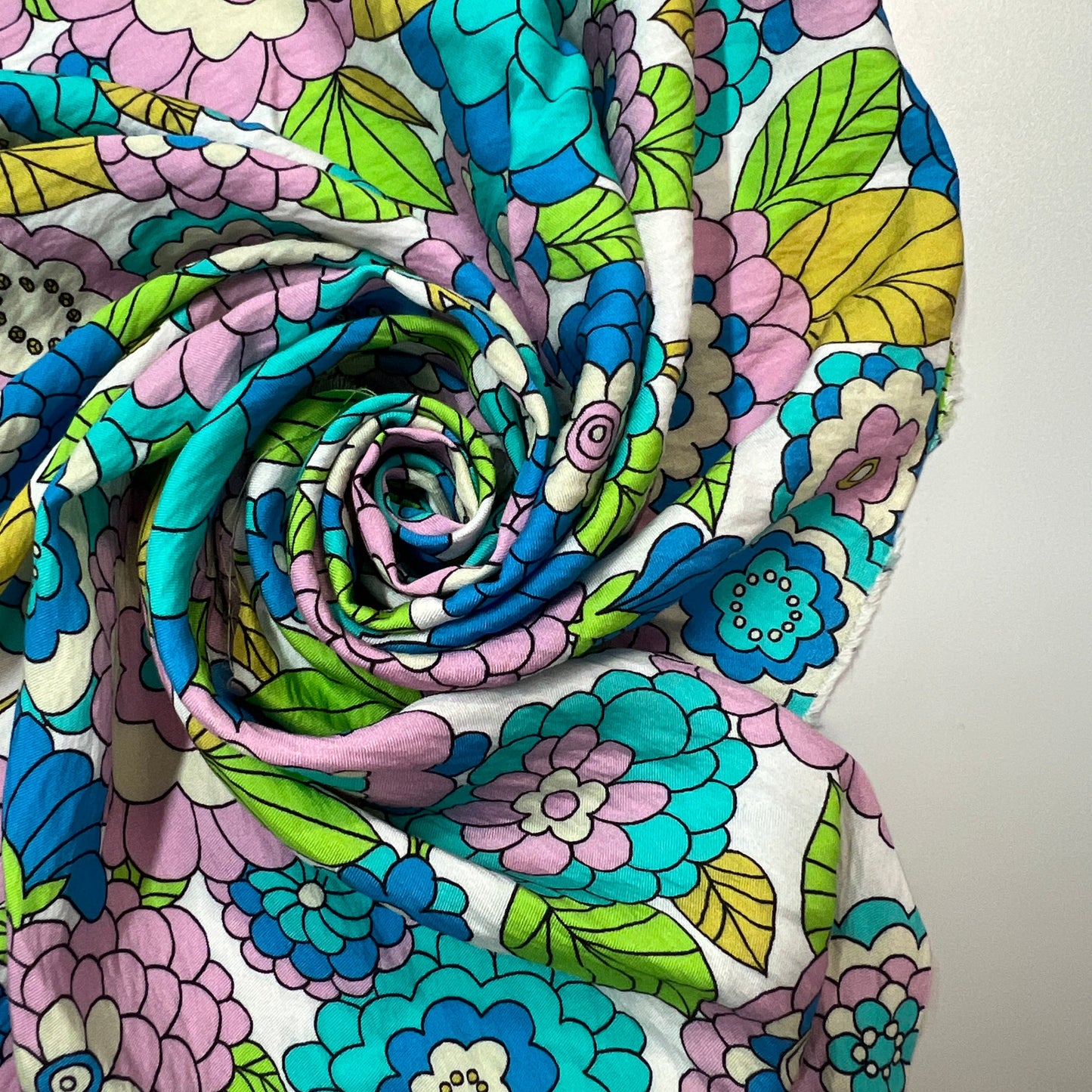 JUNIE: Tissu de coton rétro imprimé florale