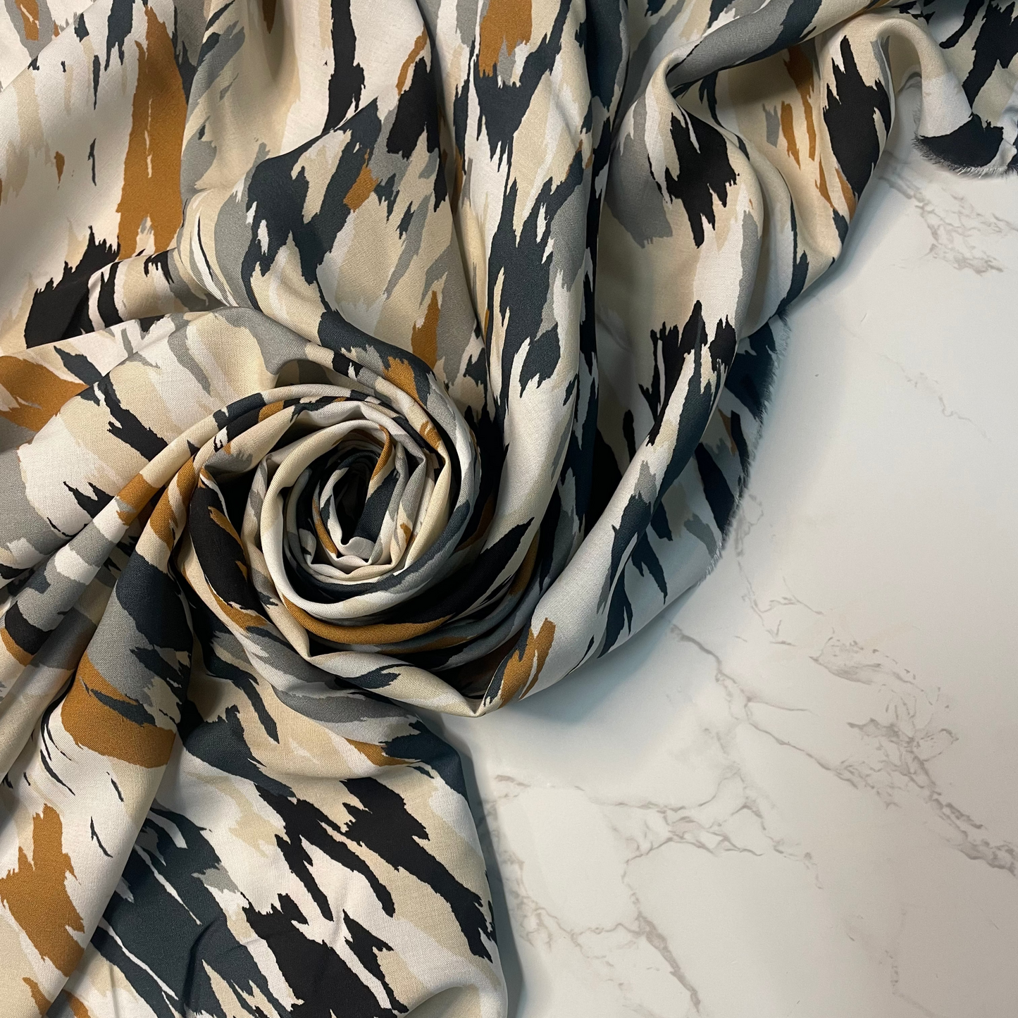 CALIXTE: Popeline de viscose imprimée abstrait