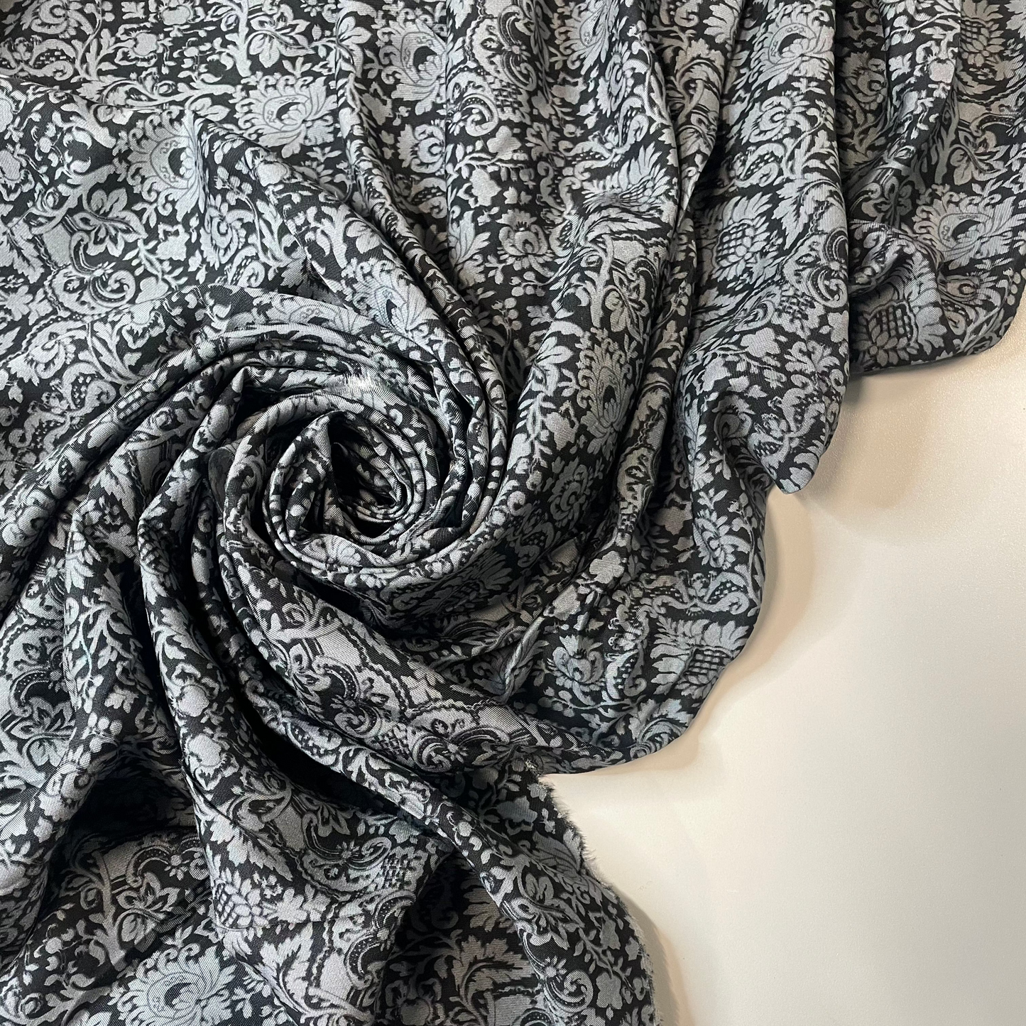 CALYPSO: Drap de viscose imprimé fleurs abstraites