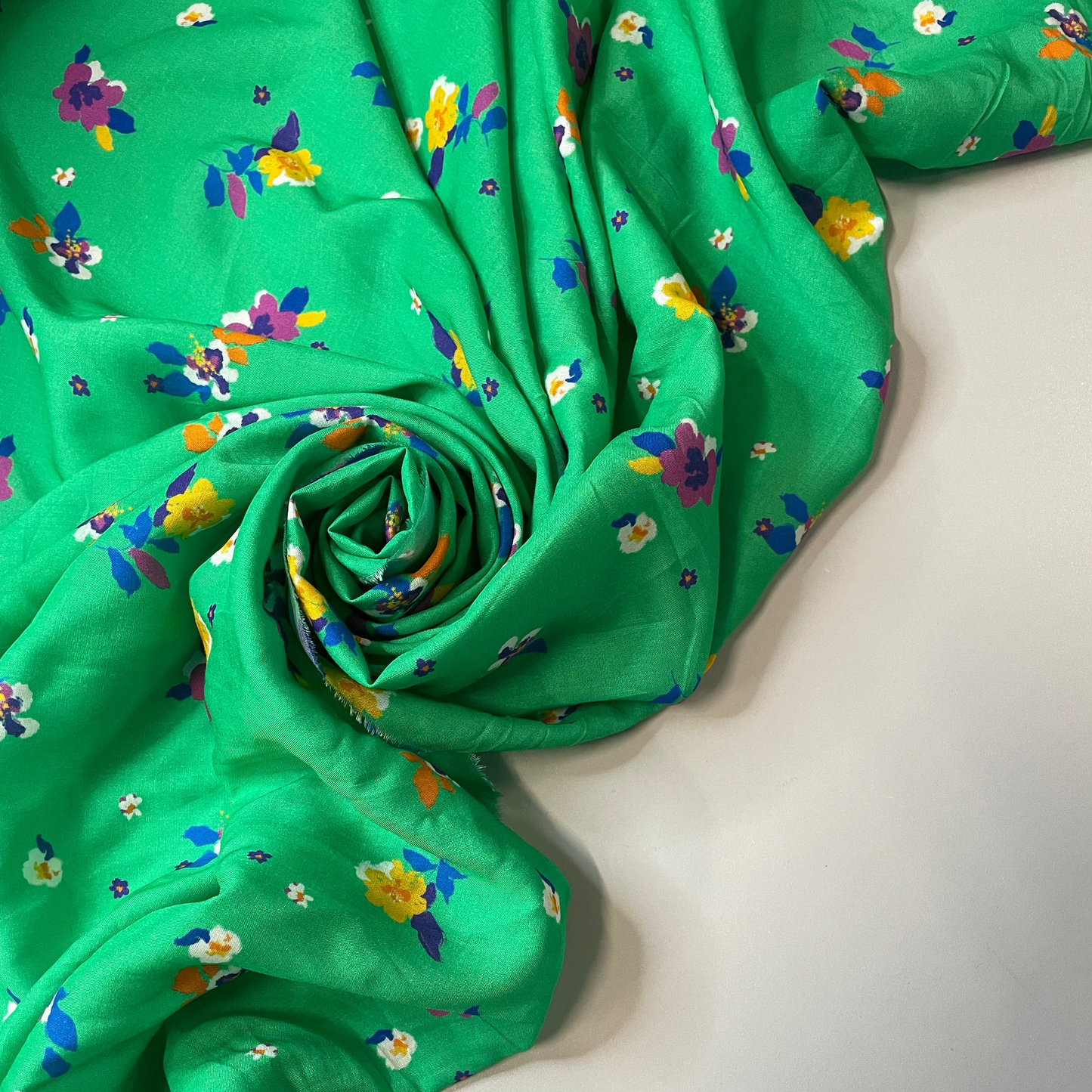LYSEA: Popeline viscose imprimé fleurs printanières
