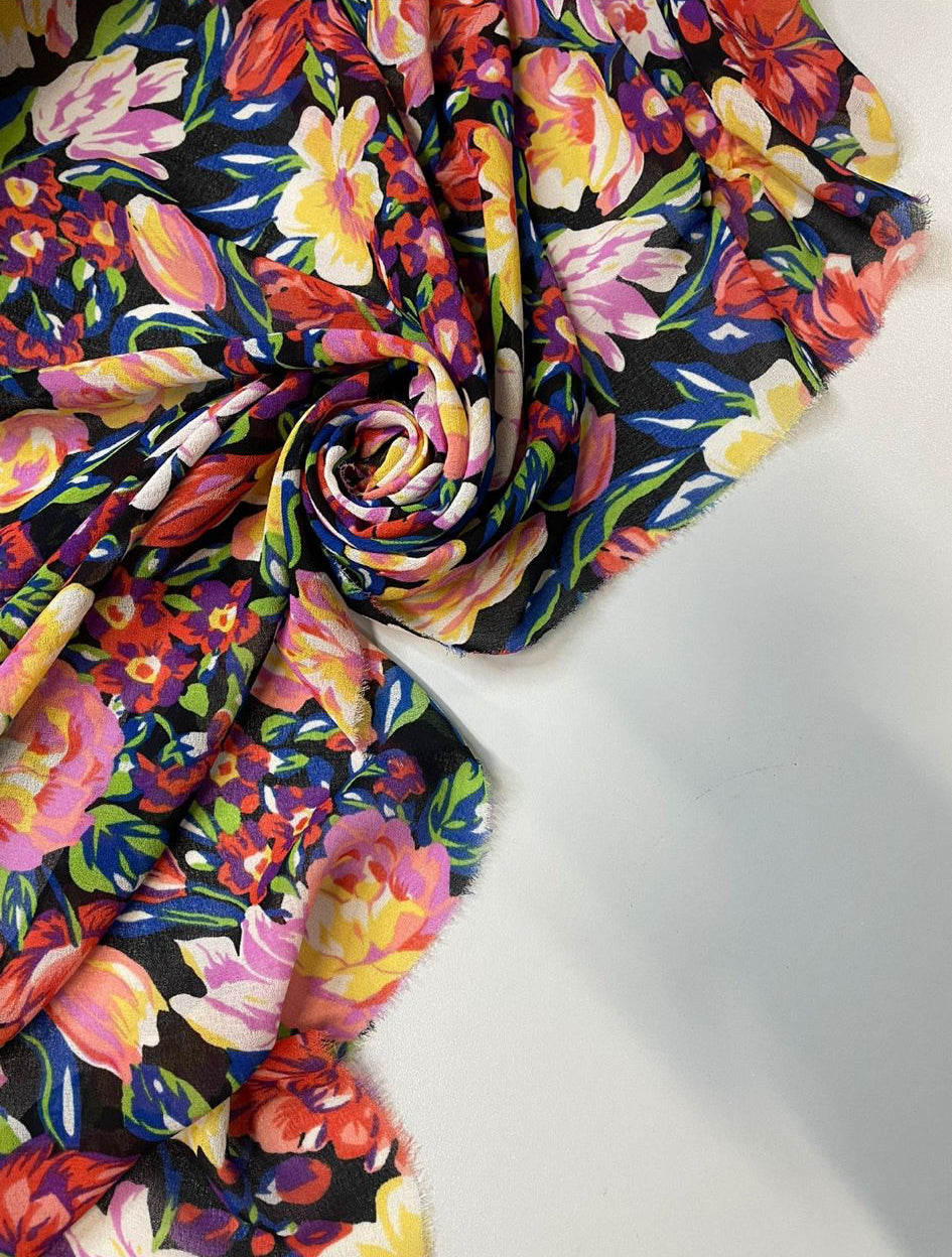 Erza : Crêpes viscose fond noir à fleurs multicolores