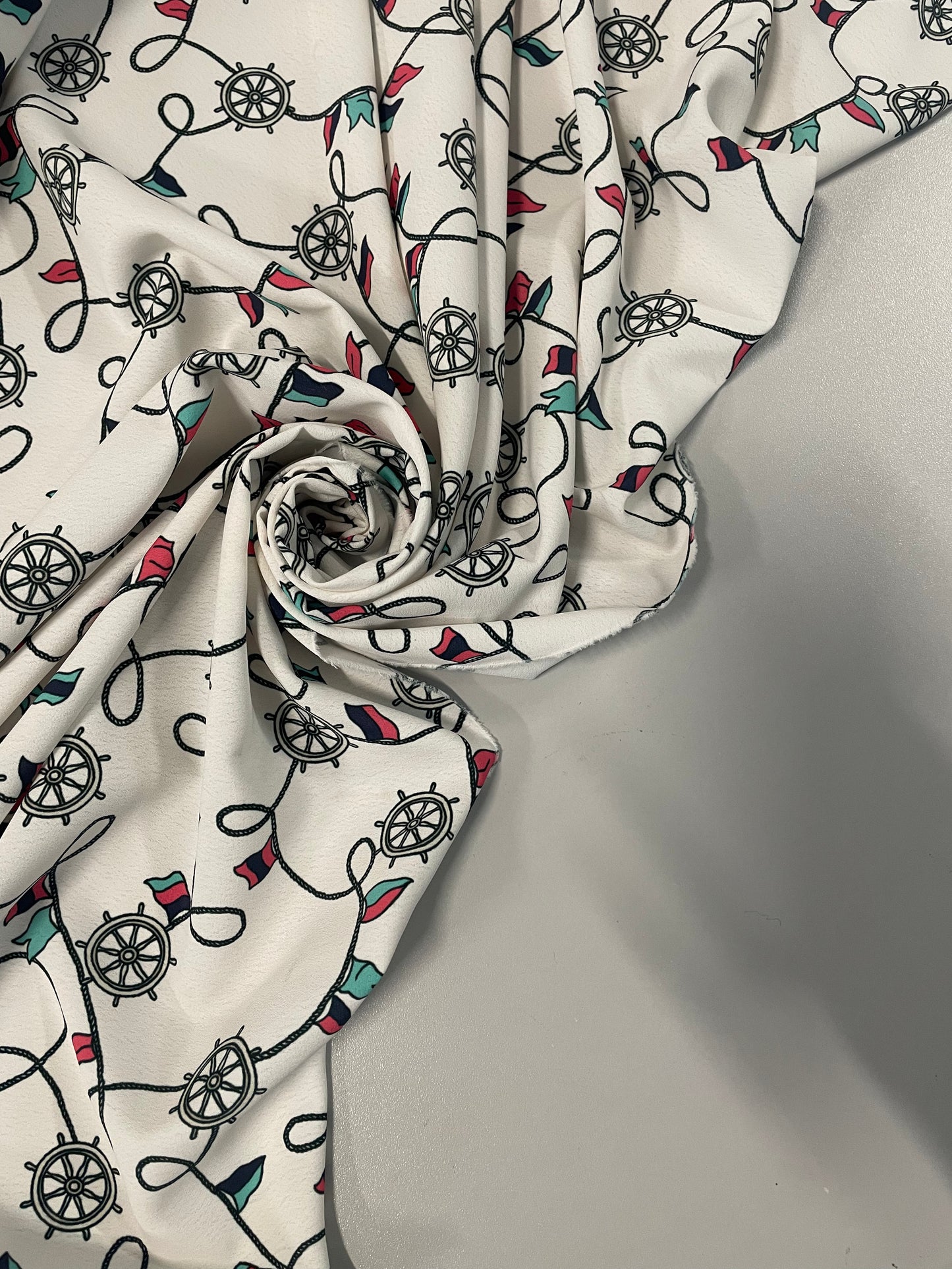 NYXIE: Crêpe froissé imprimé marin graphique