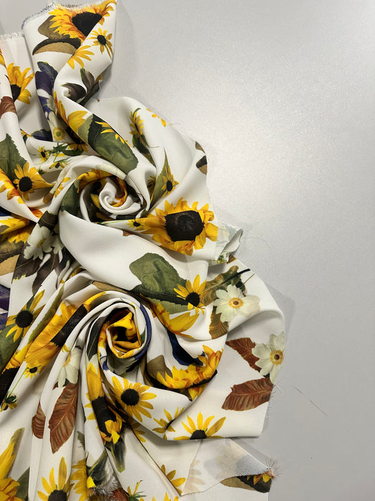 Helianthus : Crêpes imprimé grandes fleurs de tournesols
