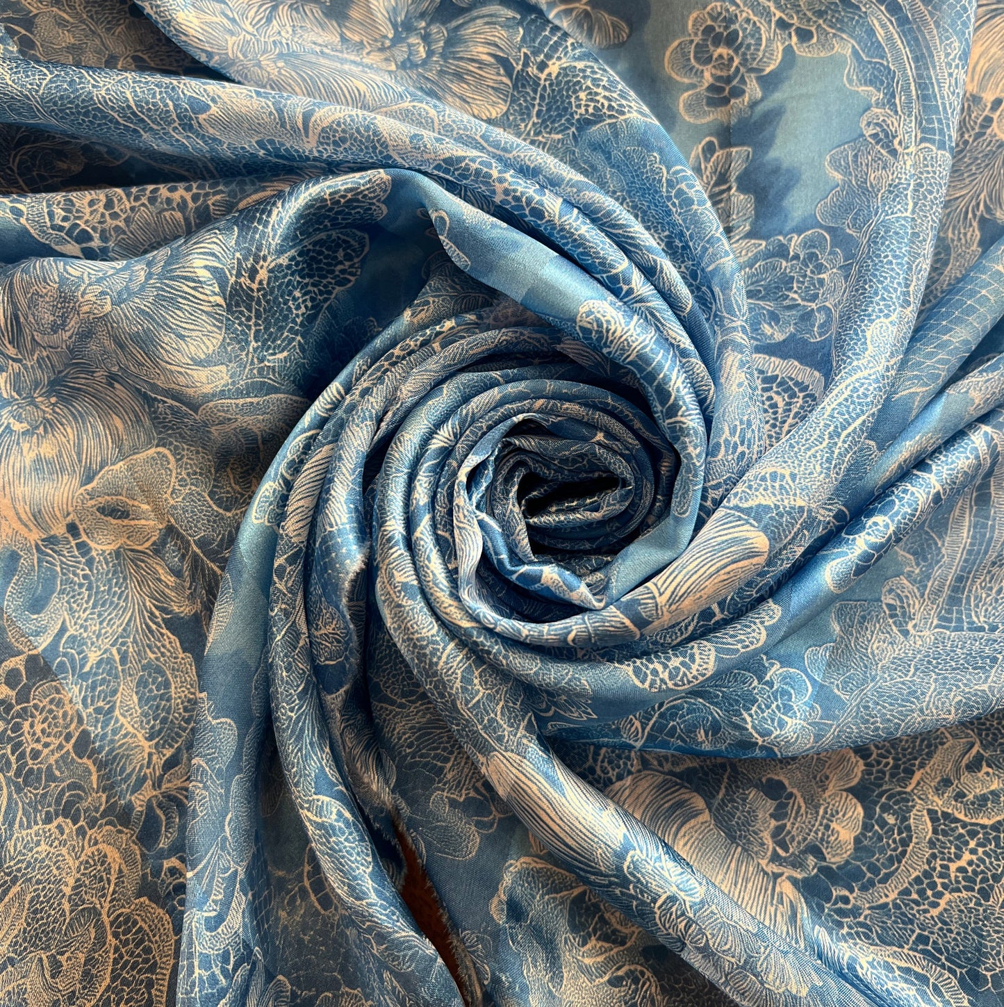 Yasmin : bande satin à motifs fleurs jaunes