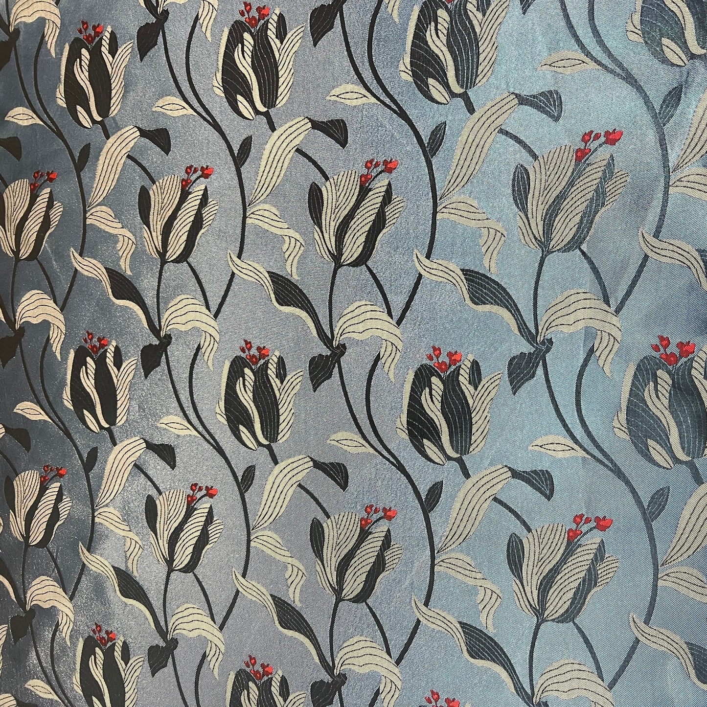 SAKURA : Jacquard brillant bleu fleuris petite touche orangé