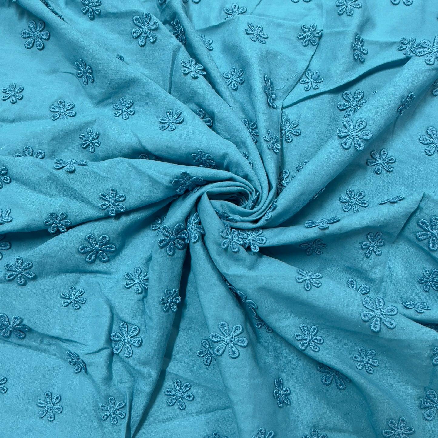 COUPON: AZURA : Coton brodé floral: 1.30m