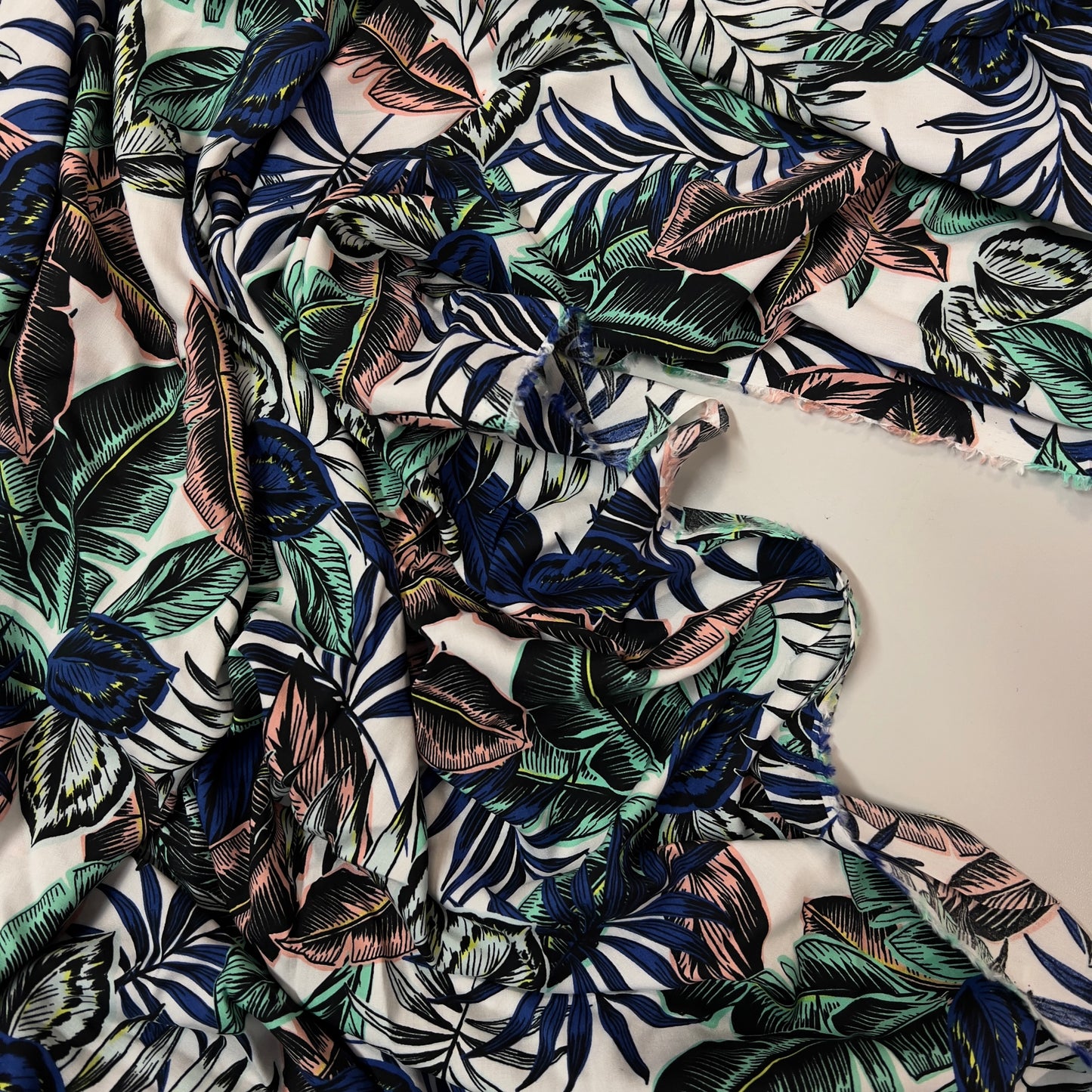 COUPON: TROPIC BLUE : Viscose imprimée tropicale: 1m