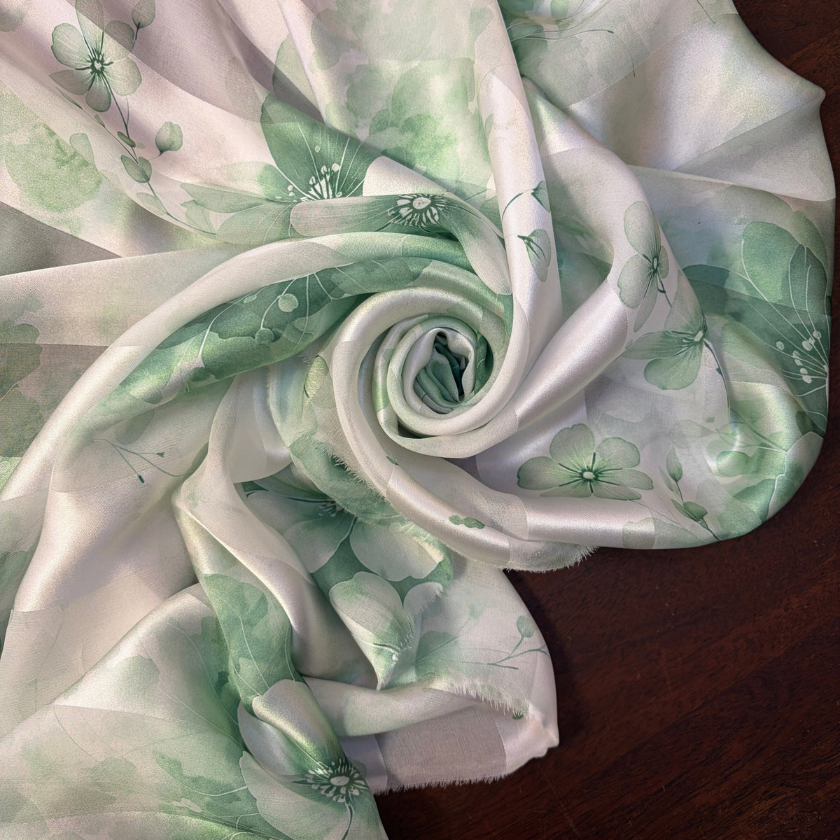 ESMÉLIE : Bande satin imprimé floral vert sauge et ivoire