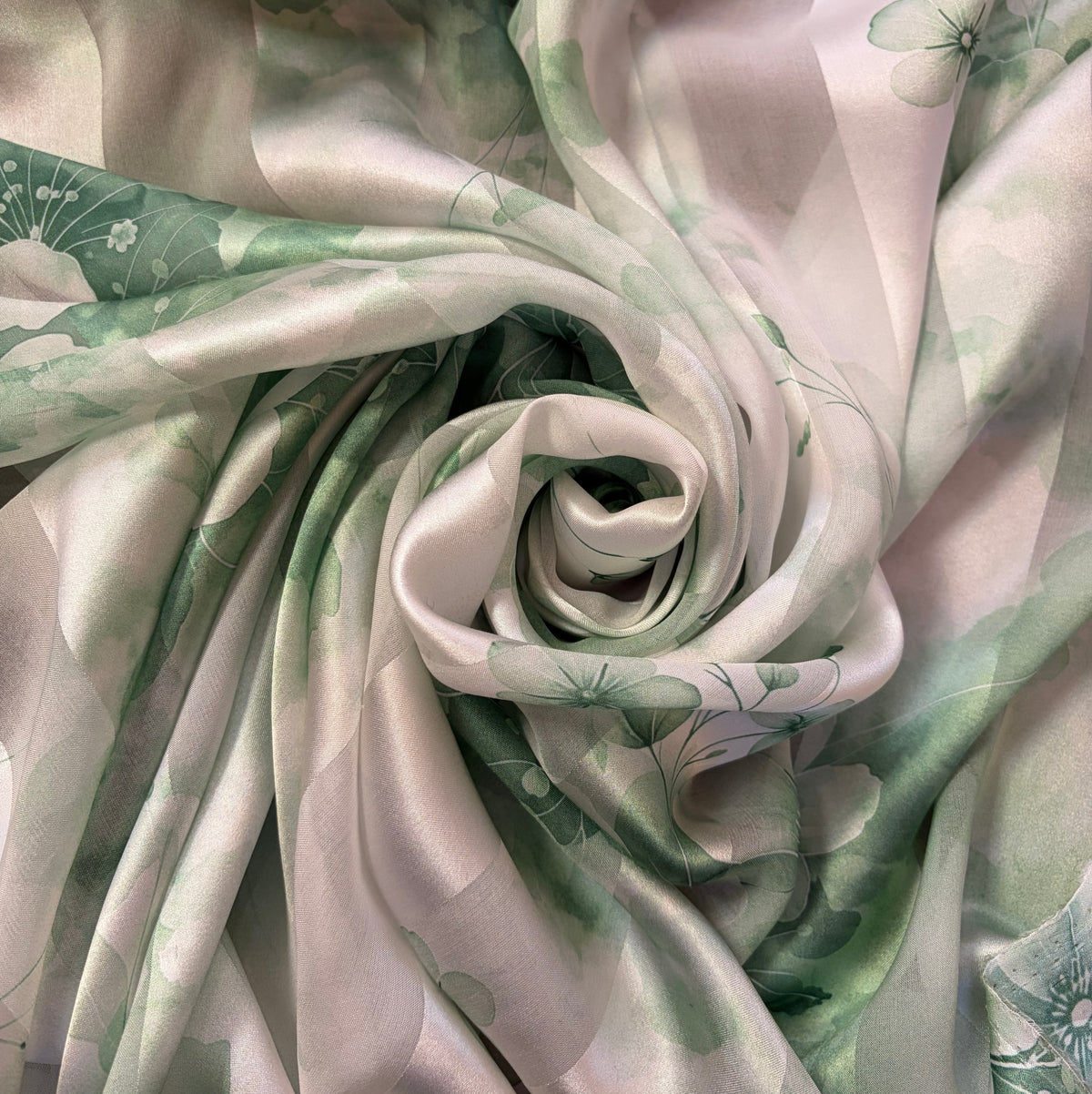ESMÉLIE : Bande satin imprimé floral vert sauge et ivoire