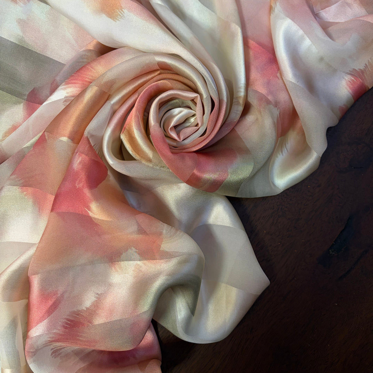 ELOWEN : Bande satin imprimé floral rose corail et vert sauge
