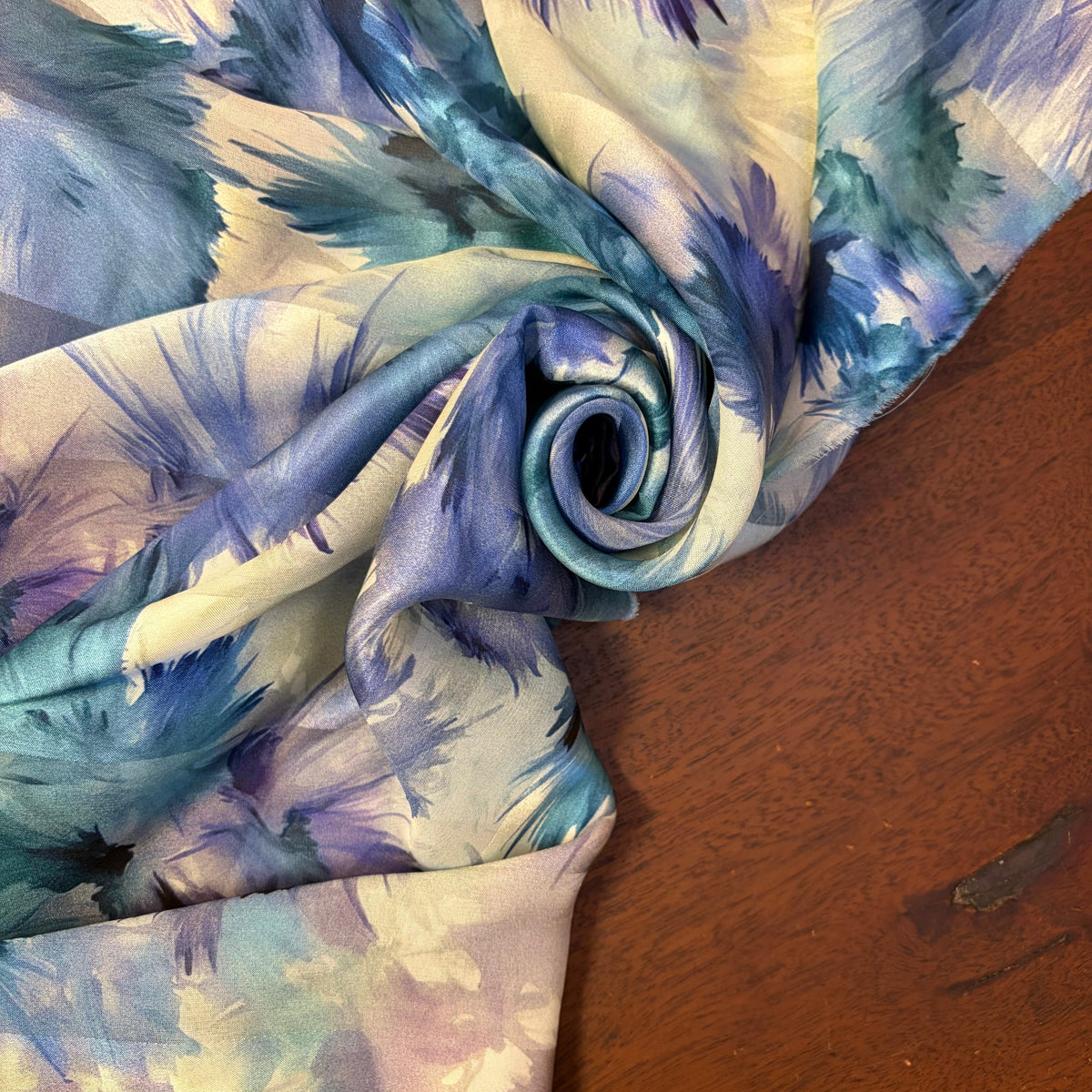 AISLING : Bande satin imprimé floral bleu ardoise et mauve sur fond ivoire