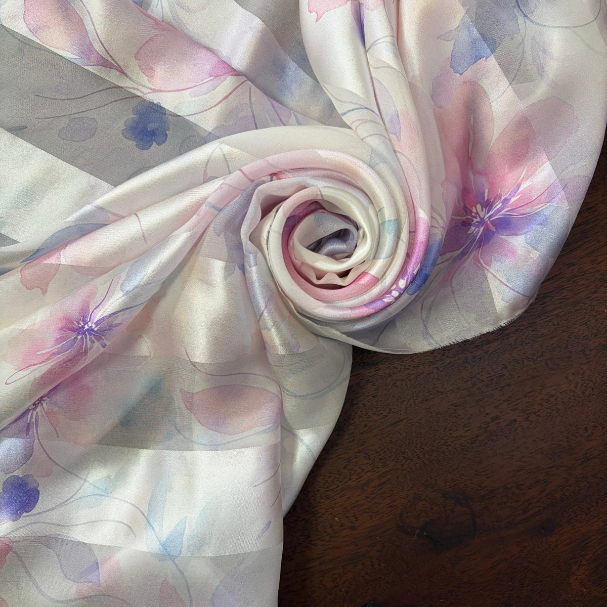 LINH : Bande satin imprimé floral rose poudré, mauve et bleu grisé