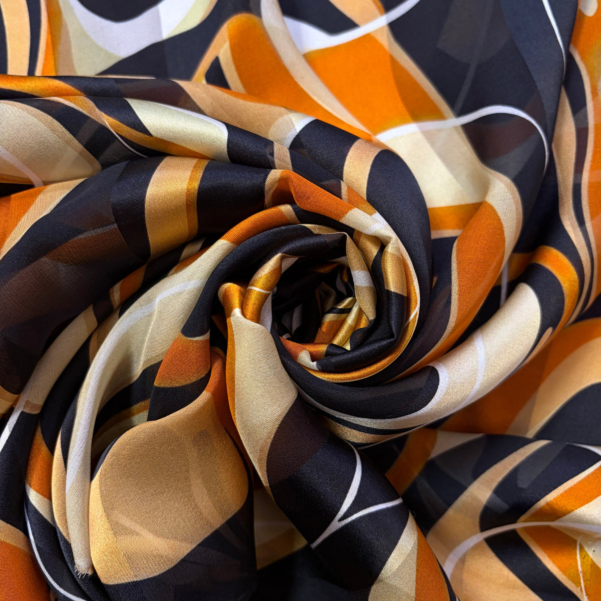ZAFIRA: Bande satin imprimé graphique rétro noir, orange brûlé et beige