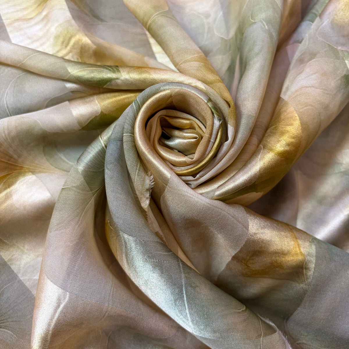 SAYURI: Bande satin imprimé floral vert sauge, champagne et gris perle